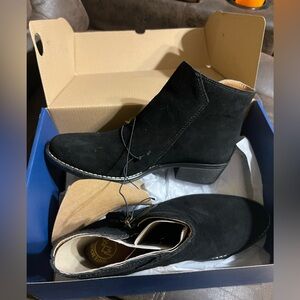 White Mountain Black Heeled Boots (7)